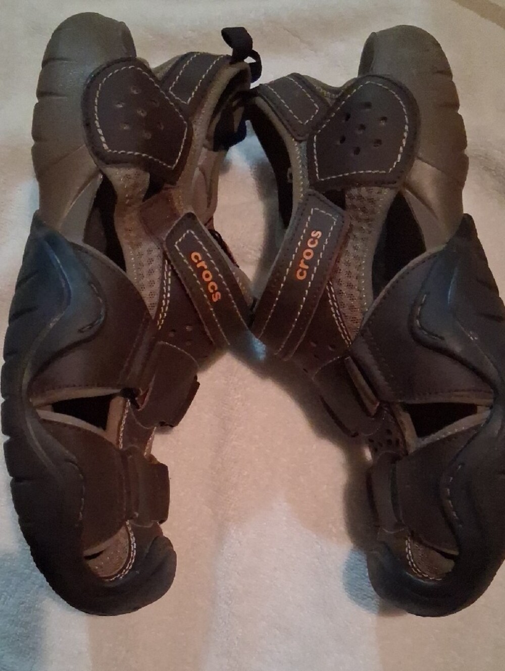 CROCS Brown Closed-Toe Strapped Sandals - Picture 3 of 8